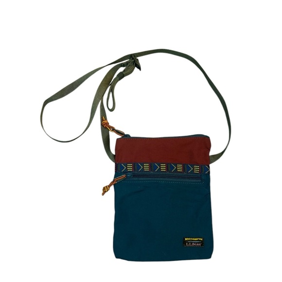 L.L. Bean Handbags - L.L. Bean mountain classic Multicolor Crossbody Bag